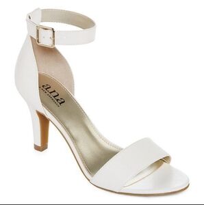 Women Ana Sandals White 9.5 M